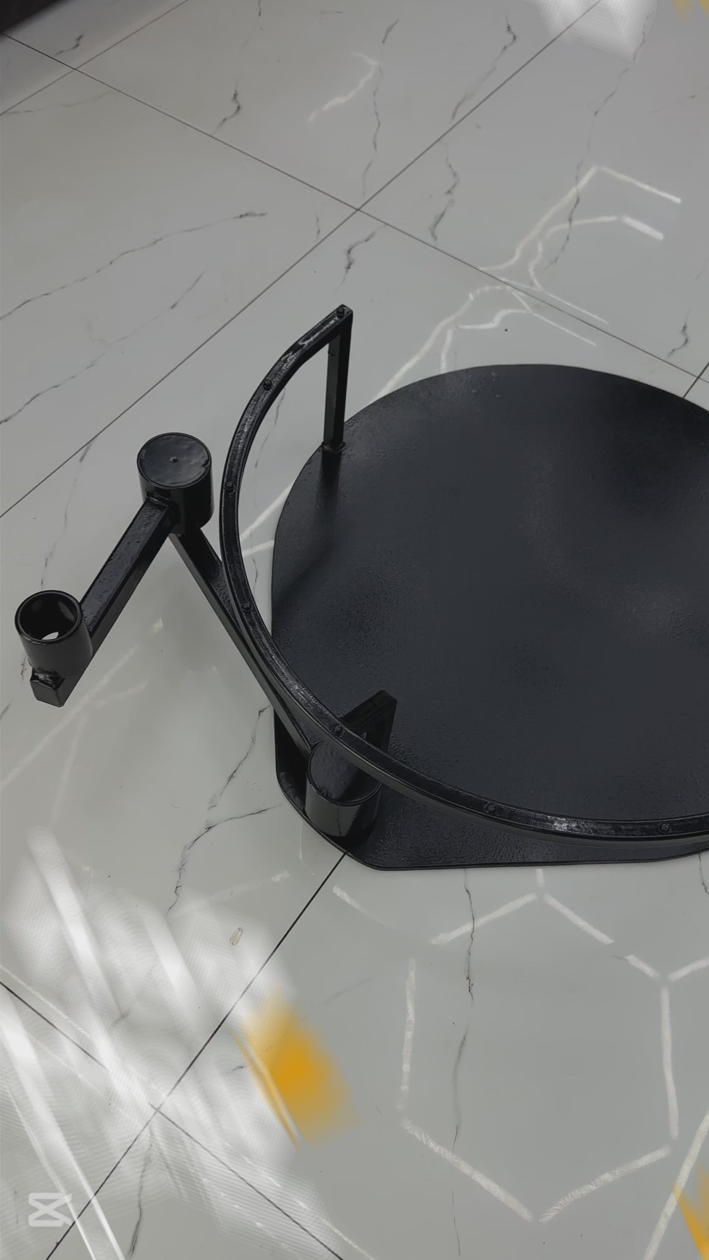 Încarcă clipul video: 